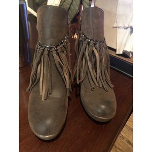 NWOT- Fringe wedge boots